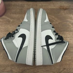 Nike Air Jordan 1 Mid Light Smoke Grey